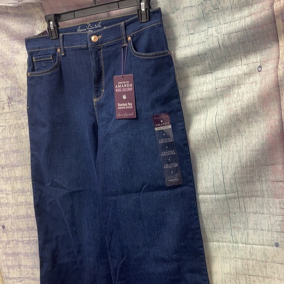 Brand new Woman’s Gloria Vanderbilt jeans. Size 8 - Picture 7 of 14